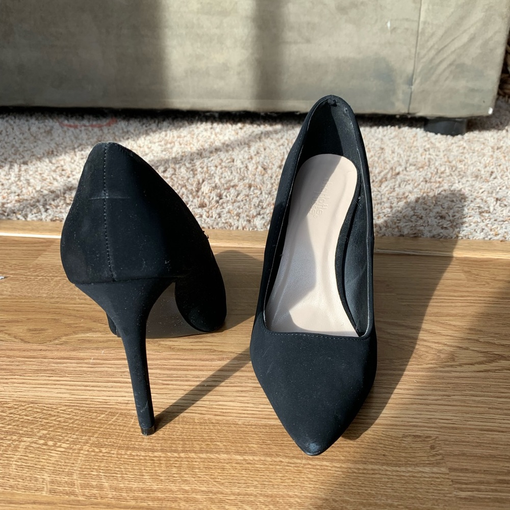CLASSIC BLACK HEELS